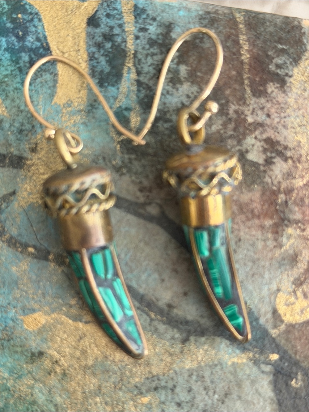 Vintage rare malachite mosaic horn pierced earrings ornate detailed workmanship - Picture 5 of 8
